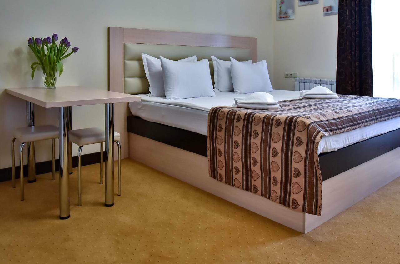 Aparthotel On Klinichna St. 키예프 외부 사진